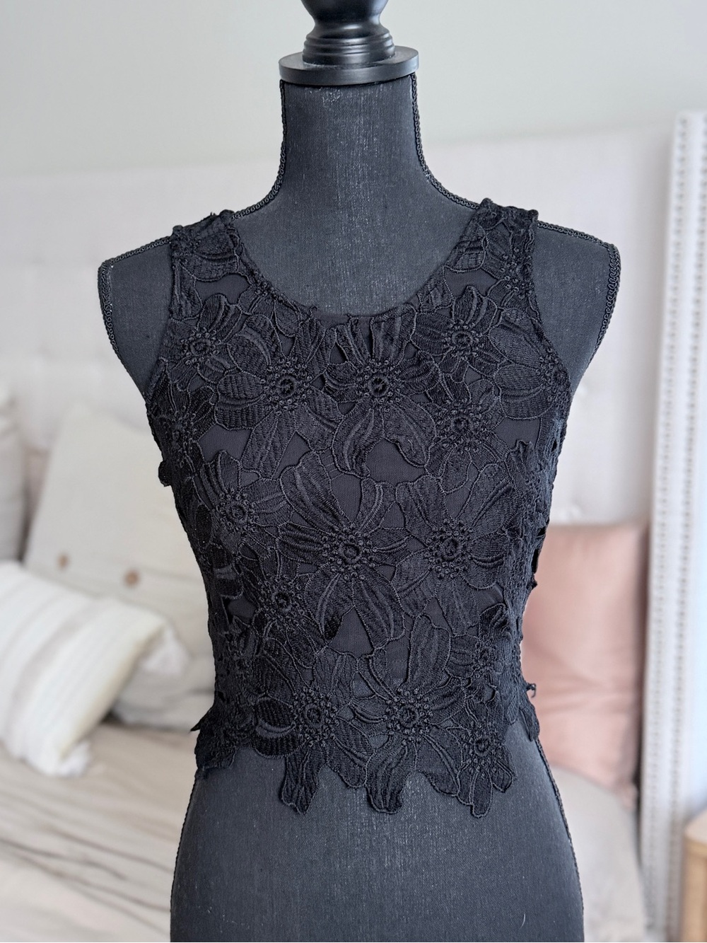Black Lace Floral Crop Tank Top - Women